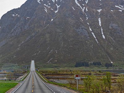 Mot Gimsöystraumen bro På E10 strax före Gimsöystraumen bro.
