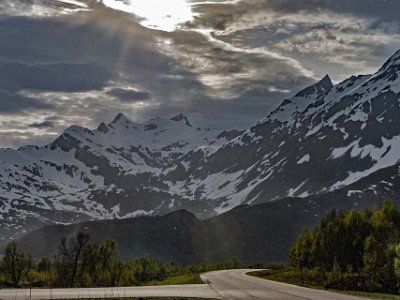 Mot Gullesfjord På E10 i korsningen vid E85 t.v. mot Gullesfjord.