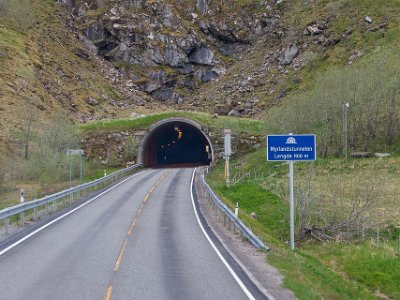 Myrlandstunneln Myrlandstunneln på E85 i Myrland. 1910 m lång.