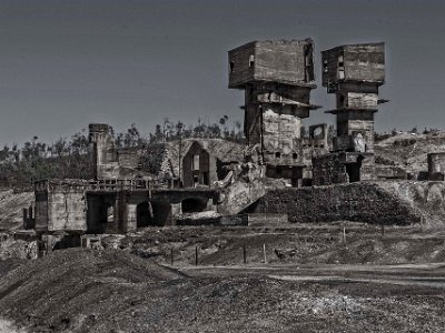 Sinterverk i Sao Domingos Sinterverk i São Domingos Mine, ett övergivet dagbrott i Corte do Pinto, Alentejo, Portugal. Här finns vulkaniska massiva sulfid- malmfyndigheter i Pyritbältet,...