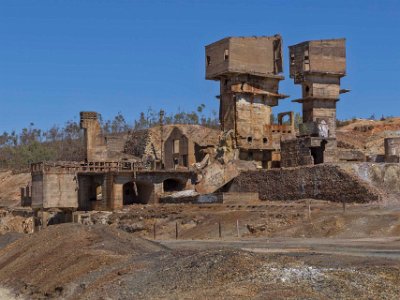 Sinterverk i Sao Domingos Sinterverk i São Domingos Mine, ett övergivet dagbrott i Corte do Pinto, Alentejo, Portugal. Här finns vulkaniska massiva sulfid- malmfyndigheter i Pyritbältet,...