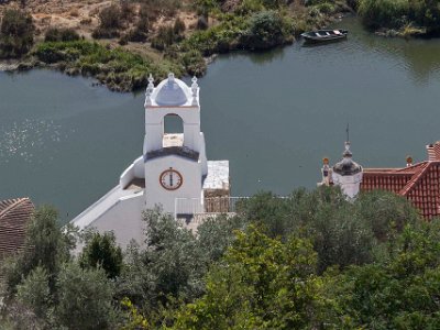 Mértola-kyrkan Mértolas största kyrka är byggd på den enda medeltida kvarvarande moskén i Portugal
