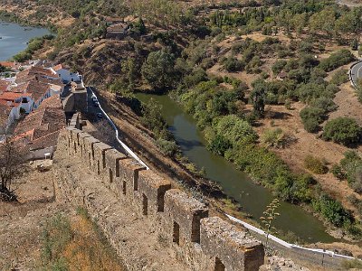 Mértolas ringmur Ringmuren och vallgraven nedanför kastellet