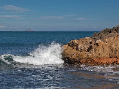 Vid fyren i Cabo de Palos Medelhavet rullar in vid Cabo de Palos