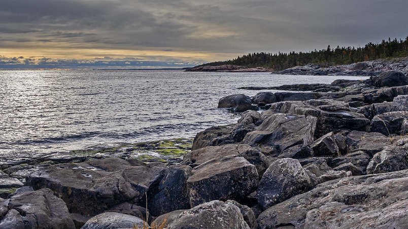 Svarta stenar i Nothamn Den svarta gabbron är en ekonomiskt viktig bergart, som ofta innehåller brytningsvärda mineral, exempelvis kromit, nickel och kobolt. Gabbro används också ofta...
