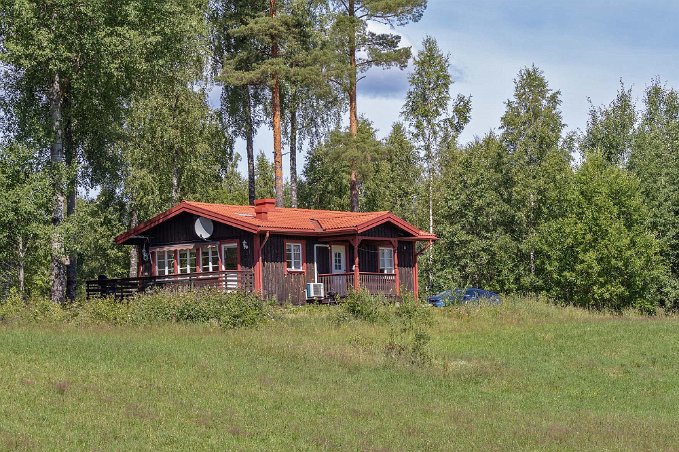 Huset i Tjärnshaget Huset vid hyrde i Liane, Tjärnshaget 1, två mil från Årjäng.