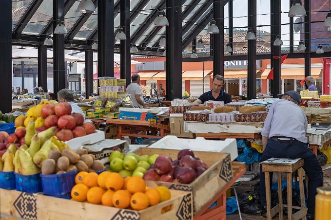 Tirana Frukt- och grönsakshall i Tirana.