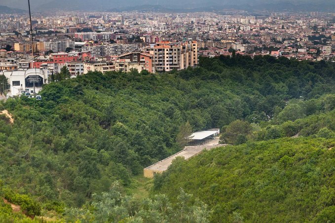 Tirana Stor bunker från kommunisttiden för stridsledning – numera konstmjuseum.