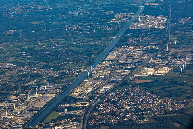 Bryssel-kanal Flygfoto över kanal utanför Bryssel.
