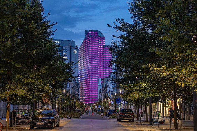 Mot Place Charles Rogier I förgrunden Place Charles Rogier, känd för sin moderna arkitektur och sitt centrala läge i Bryssels affärsdistrikt.