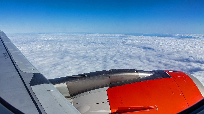Upp genom molnen Upp genommolnen efter start från Arlanda.