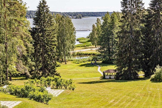 Haikko herrgård Haikko herrgård ligger vid Haikkofjärden som mynnar ut i Finska viken, 6 km från Borgås centrum och 850 m från Albert Edefelts ateljémuseum.