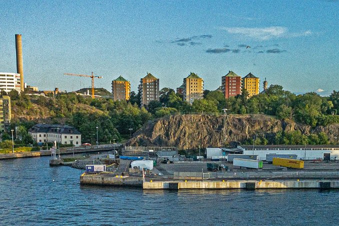 Danviksklippan Danviksklippan och Hammarby kanal fotat från båtrestaurangen.