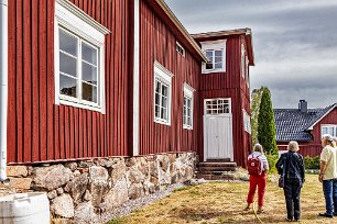 Gunnars barndomshem Väl bevarad fasad på en rejäl stengrund.