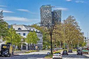 Stadstur i Hamburg De Dansande Tornen, även kända som Tango-tornen kallas två höghus (85 och 75 m höga, med upp till 24 våningar) vid östra ingången till Reeperbahn i Hamburg. De...