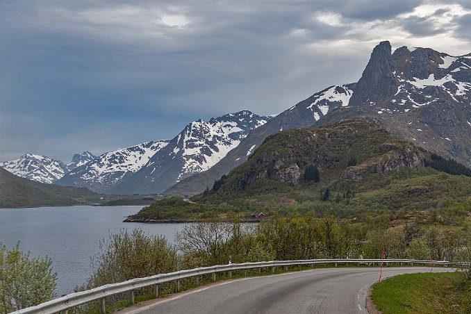 Slöverfjorden Längs vid Slöverfjorden på¨E10.