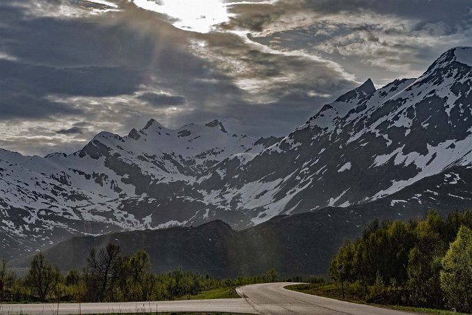 Mot Gullesfjord På E10 i korsningen vid E85 t.v. mot Gullesfjord.