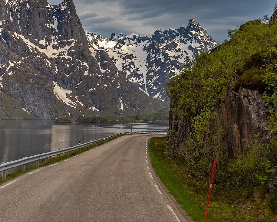 Ut ur vägtunnel Ut ur vägtunnel vid Slöverfjorden.