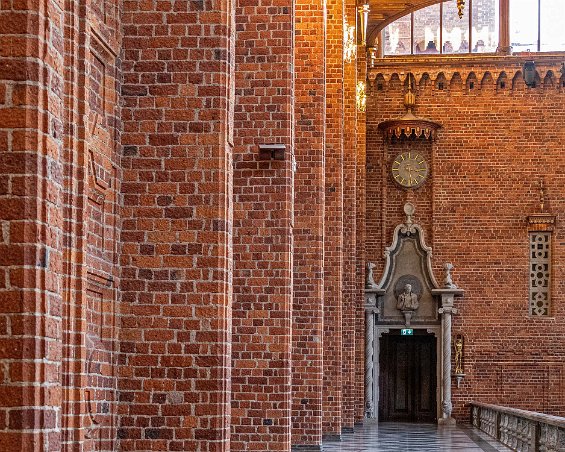 Stockholms stadshus Uret är integrerat i väggestaltningen ovanför