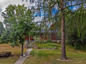Trädgårdsparadis i Gnesta Höstutflykt onsdagen den 26 augusti 2020 till konstnären Agneta Gussander och hennes man skulptören Magnus Perssons och...